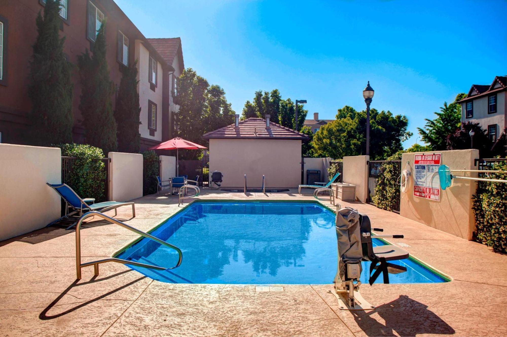 Towneplace Suites Fresno Exterior photo
