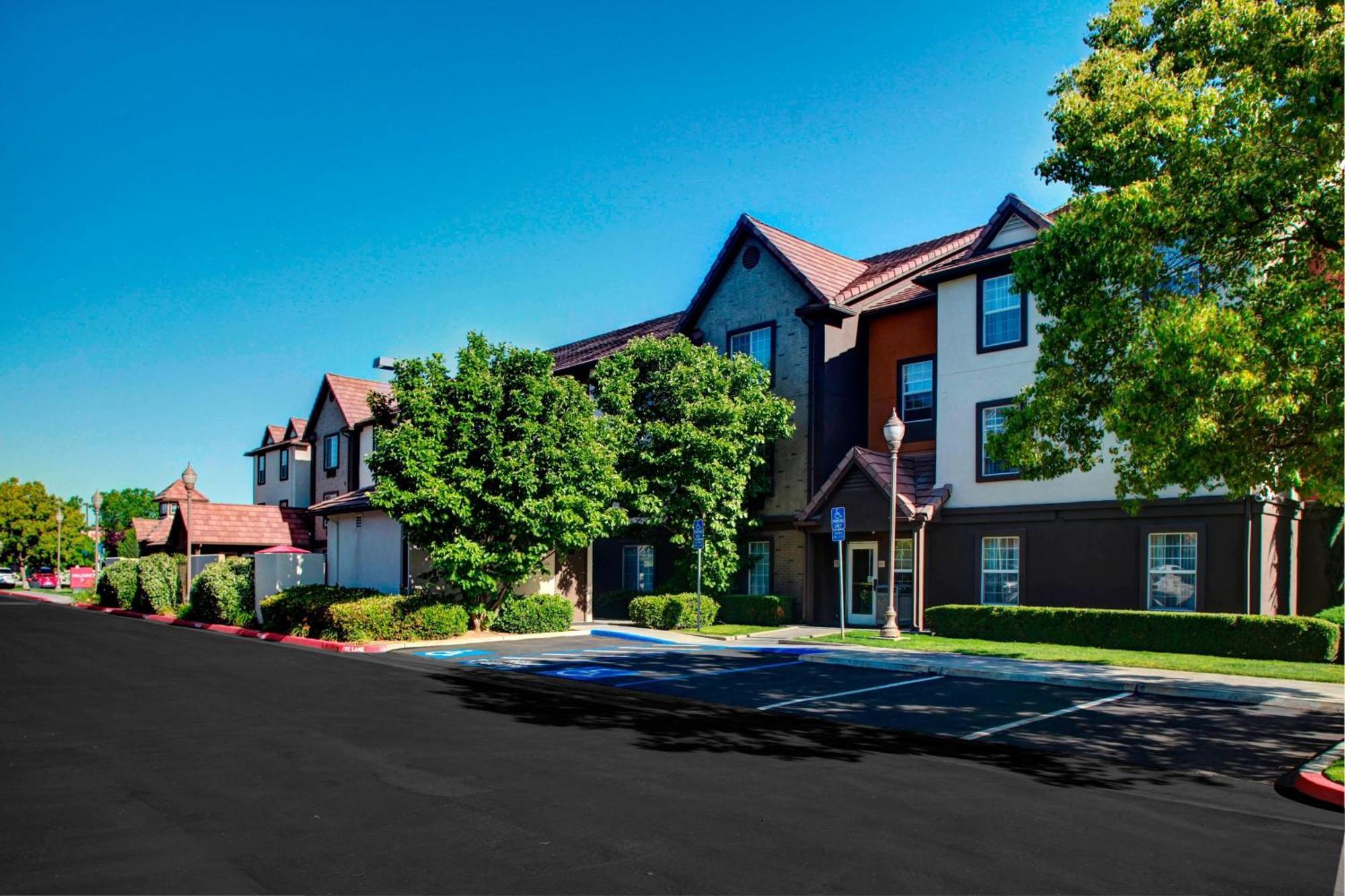 Towneplace Suites Fresno Exterior photo